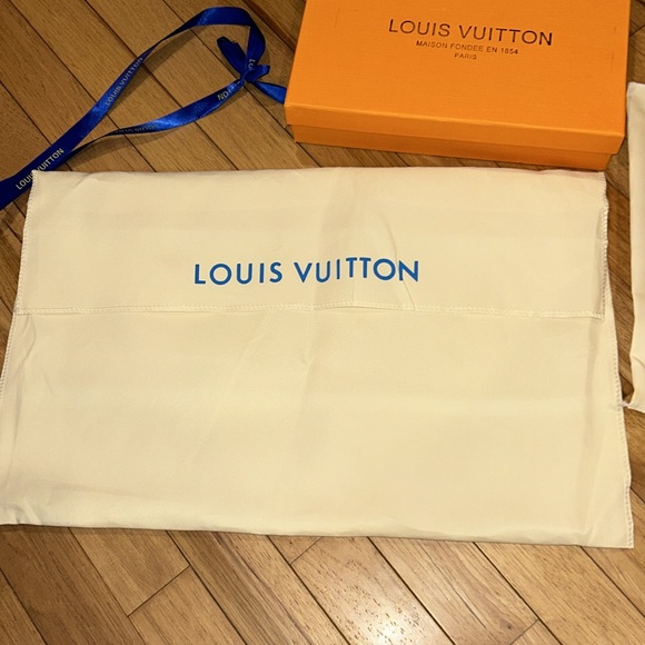 Louis Vuitton box/dust bag set - Picture 5 of 5